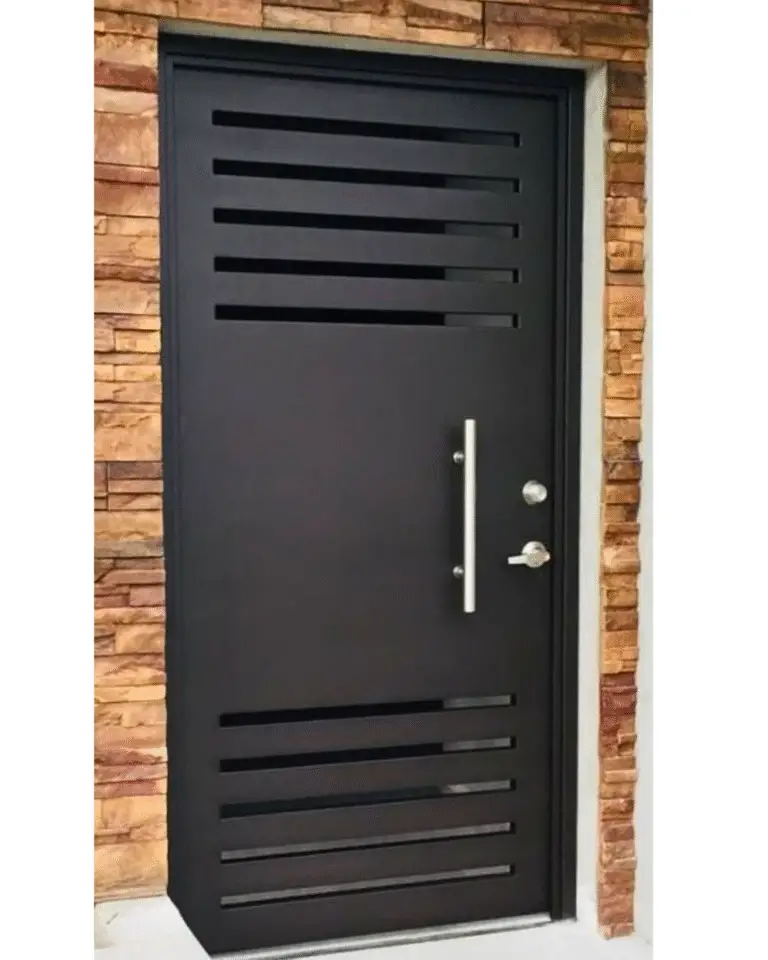 Puerta metálica exterior